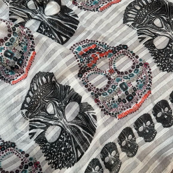 SCULL SCARF - WHITE - Picture 2 of 2